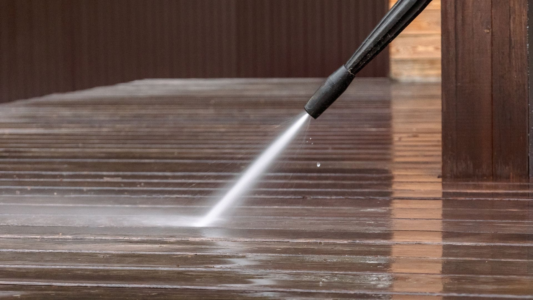 Mycie domów drewnianych